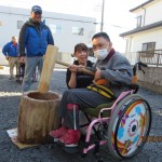 樹林(きりん)余暇活動──1月には「新年会・成人を祝う会」みんなでついたお餅は格別。そしてみんなで新成人のお祝いをします!!